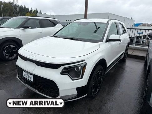 Used 2023 Kia Niro Wind w/ Wind Preserve Package FWD image 1
