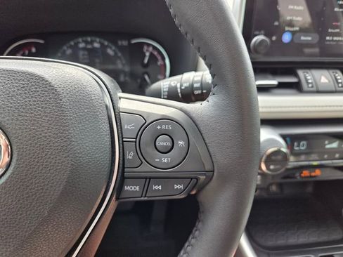 Used 2025 Toyota RAV4 XLE Premium FWD image 31