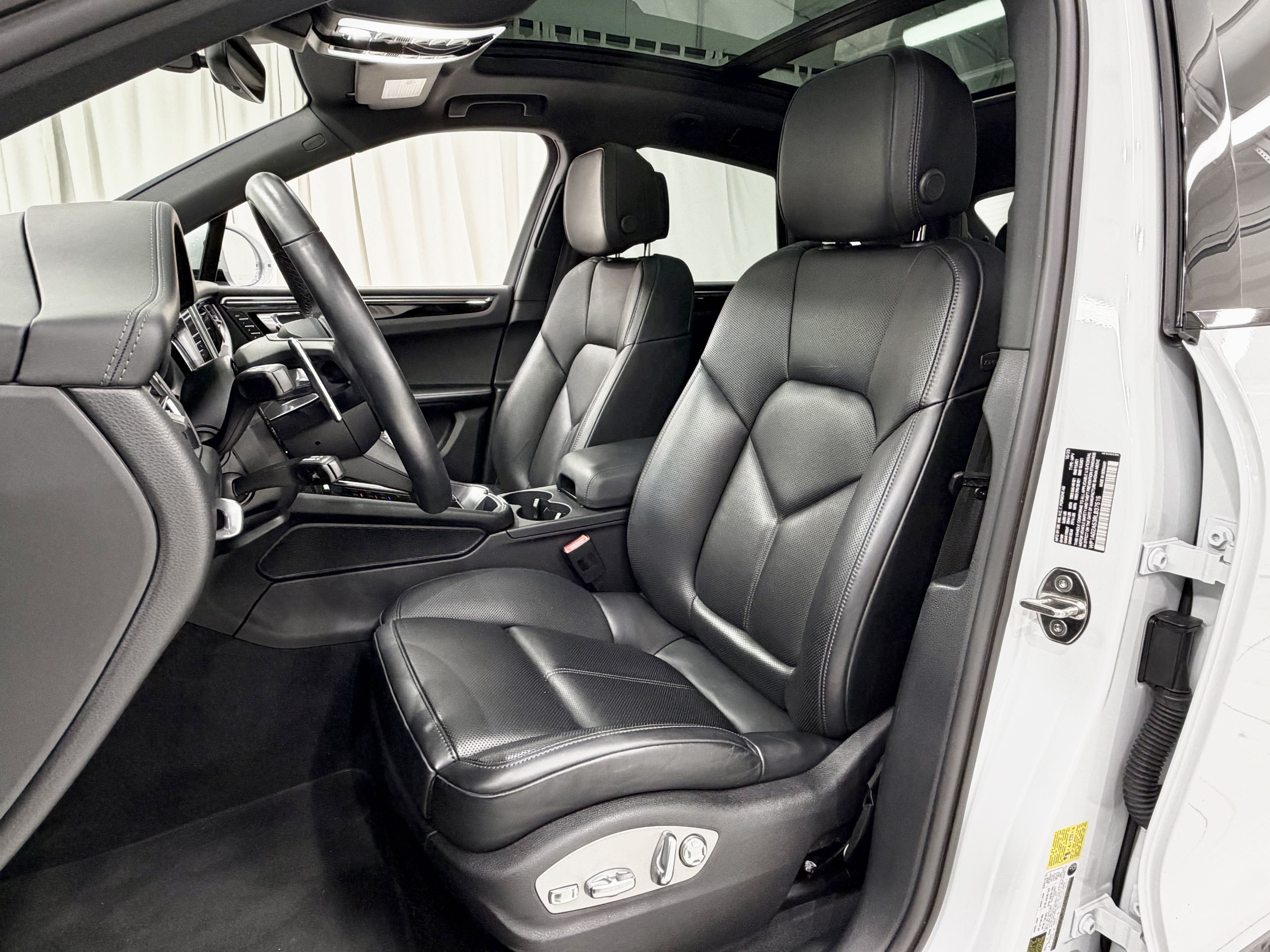 Certified 2024 Porsche Macan S AWD/4WD image 32