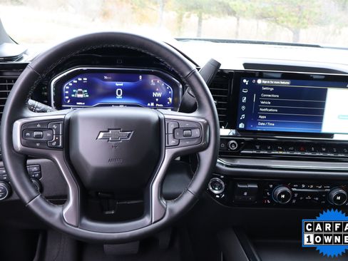 Used 2025 Chevrolet Silverado 2500 ZR2 w/ Technology Package image 22