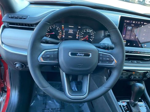 Used 2025 Jeep Compass Limited image 29