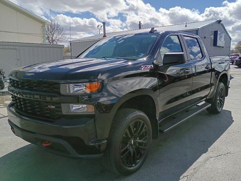 Used 2021 Chevrolet Silverado 1500 Custom Trail Boss w/ Midnight Edition AWD/4WD image 2