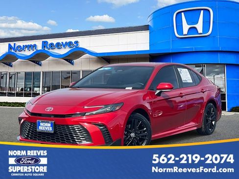Used 2025 Toyota Camry SE w/ Convenience Package AWD/4WD image 1