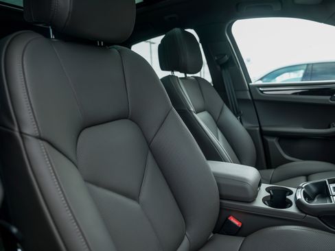 New 2026 Porsche Macan image 35