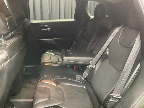 Used 2020 Jeep Cherokee Limited image 9