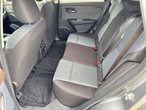 Used 2023 Nissan Rogue SV image 15