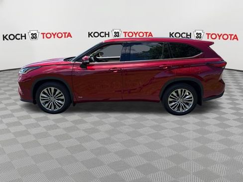 Used 2022 Toyota Highlander Platinum AWD/4WD image 4
