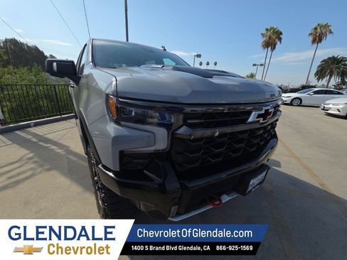 Used 2025 Chevrolet Silverado 1500 ZR2 w/ Technology Package AWD/4WD image 7