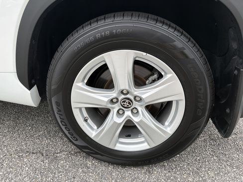 Certified 2024 Toyota Highlander LE AWD/4WD image 30