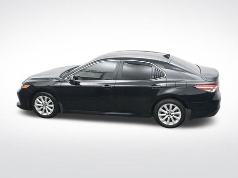 Used 2019 Toyota Camry LE image 31