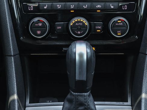 Certified 2022 Volkswagen Passat 2.0T SE FWD image 13