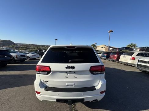 Used 2021 Jeep Grand Cherokee Laredo X image 4