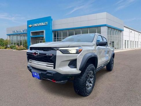 Used 2024 Chevrolet Colorado ZR2 w/ Safety Package AWD/4WD image 2