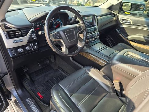 Used 2018 GMC Yukon Denali w/ Denali Ultimate Package AWD/4WD image 2