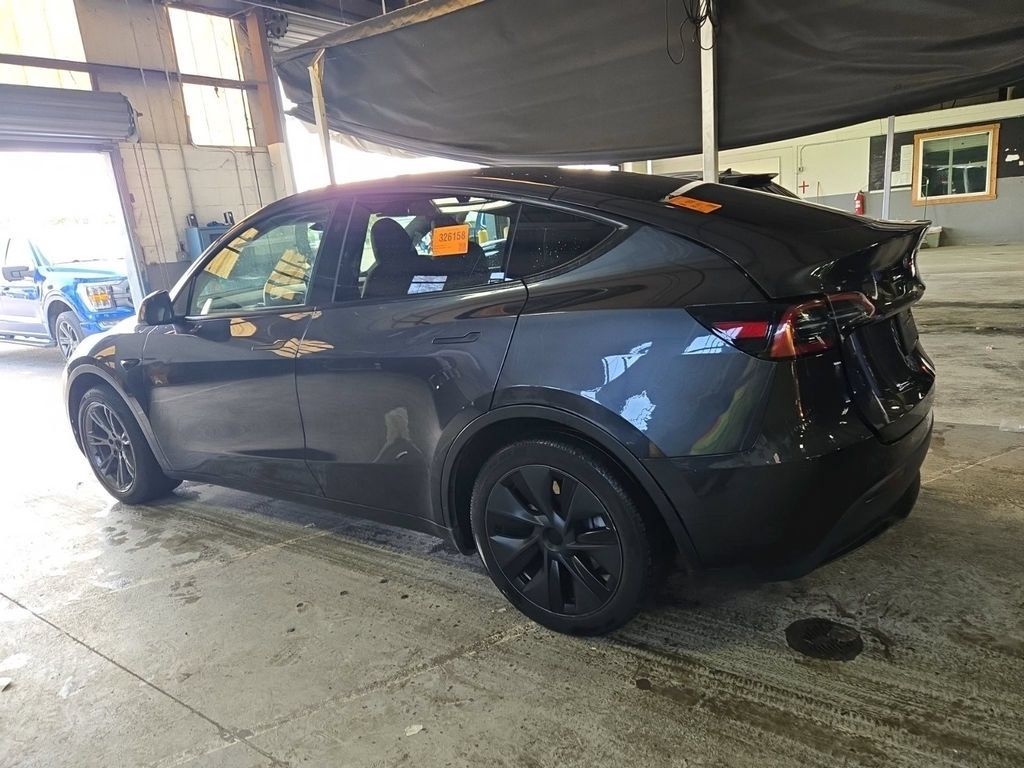 Used 2024 Tesla Model Y Long Range RWD image 4