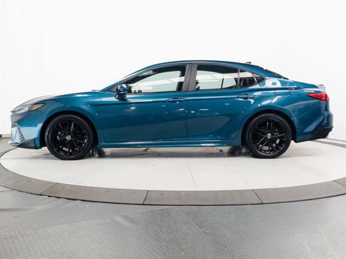 Used 2025 Toyota Camry SE FWD image 7