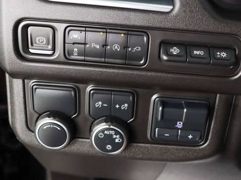 Used 2021 Chevrolet Suburban Premier w/ Premium Package image 24