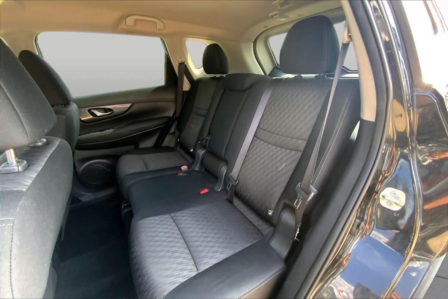 Used 2017 Nissan Rogue SV FWD image 19