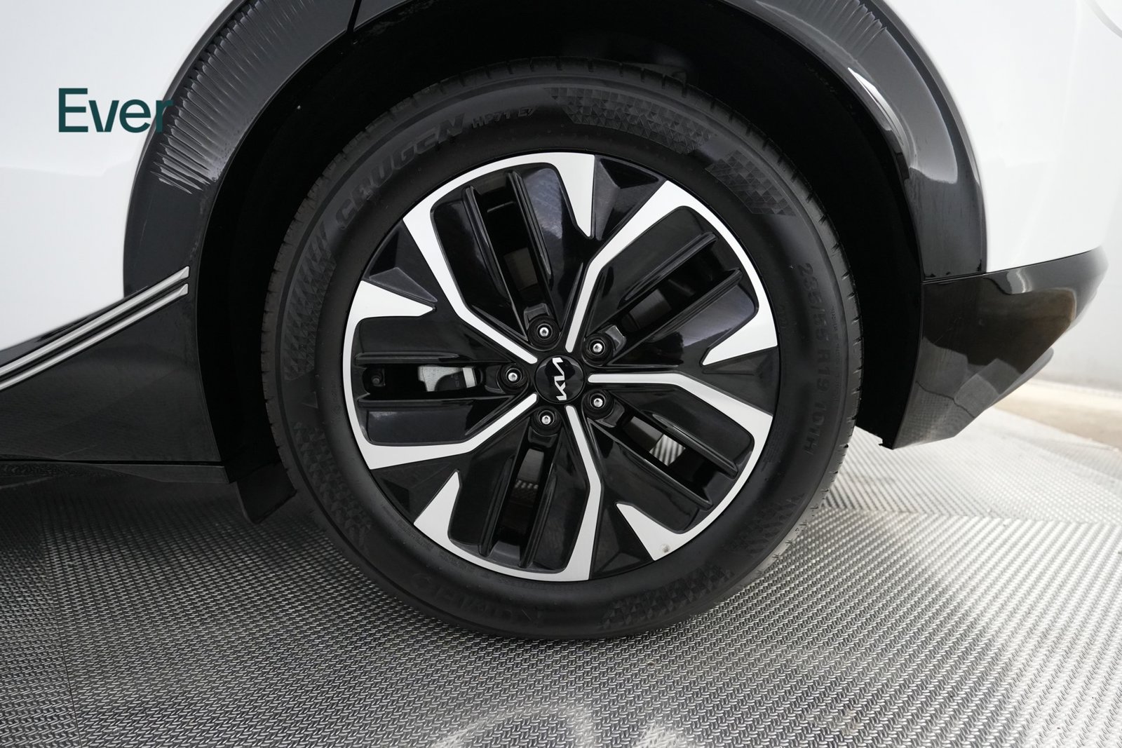 Used 2023 Kia EV6 Wind RWD image 9