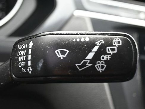 Used 2020 Volkswagen Tiguan SE FWD image 25