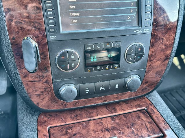 Used 2012 Chevrolet Avalanche LTZ AWD/4WD image 19
