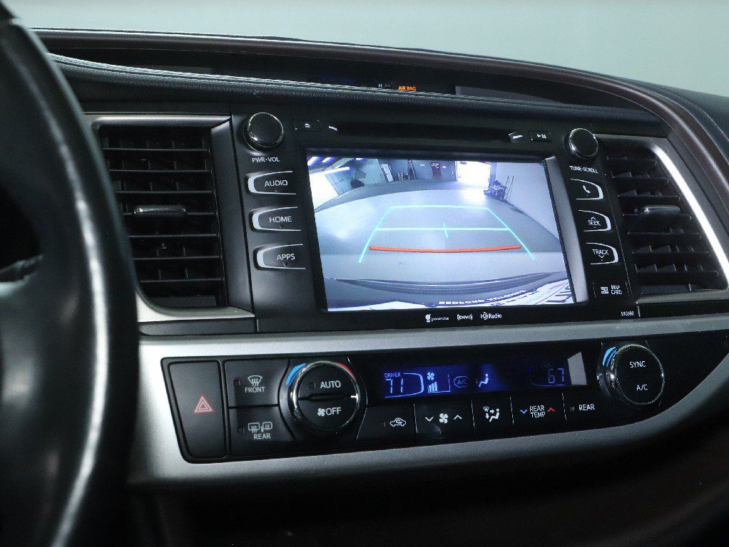 Used 2019 Toyota Highlander XLE FWD image 30