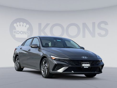 Certified 2025 Hyundai Elantra Limited image 10