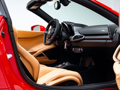 Used 2014 Ferrari 458 Spider RWD image 39