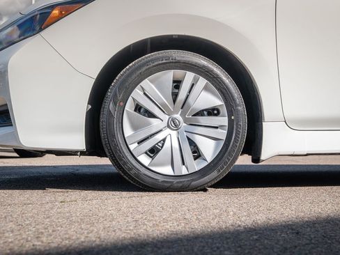 Used 2024 Nissan Leaf S image 9