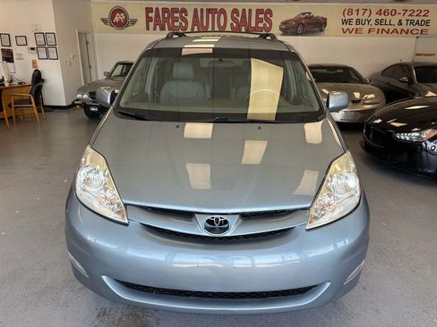 Used 2008 Toyota Sienna XLE FWD image 1