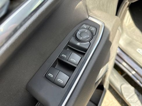 Used 2022 Chevrolet Silverado 1500 LT AWD/4WD image 28