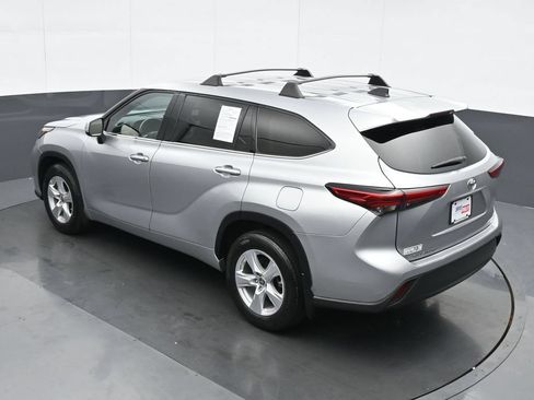 Used 2022 Toyota Highlander L AWD/4WD image 21