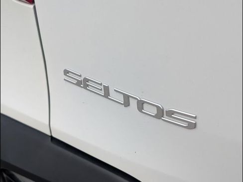 Certified 2025 Kia Seltos EX w/ EX Sunroof Package FWD image 19