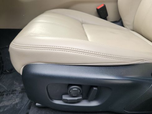 Used 2020 Land Rover Range Rover Velar S image 12