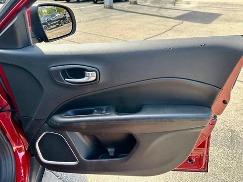 Used 2019 Jeep Compass Latitude AWD/4WD image 22