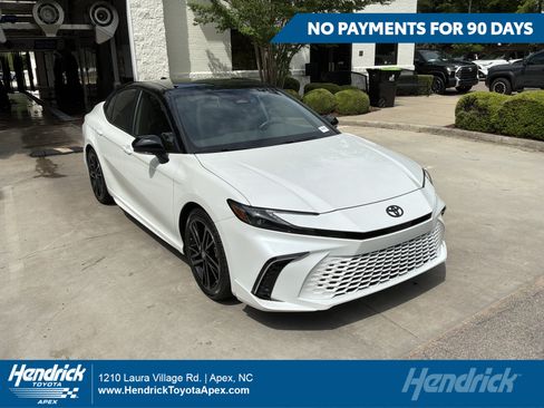 Used 2025 Toyota Camry XSE FWD image 1