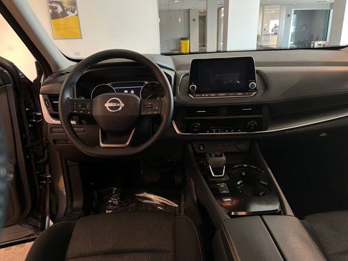 Used 2025 Nissan Rogue SV image 35