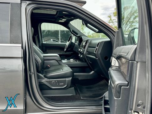 Used 2019 Ford Expedition Limited w/ Equipment Group 302A AWD/4WD image 19