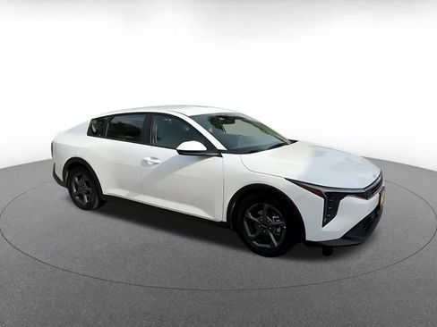Used 2025 Kia K4 FWD image 2