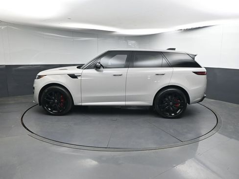 Used 2025 Land Rover Range Rover Sport Dynamic SE image 2