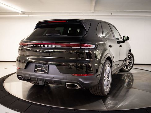 Certified 2026 Porsche Cayenne AWD/4WD image 7
