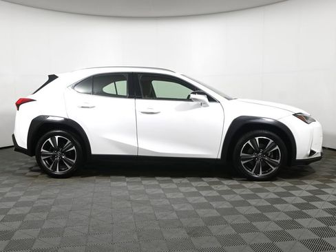 Used 2019 Lexus UX 200 w/ Premium Package FWD image 8