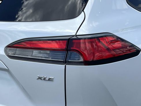 Used 2022 Toyota Corolla Cross XLE w/ Convenience Package FWD image 37