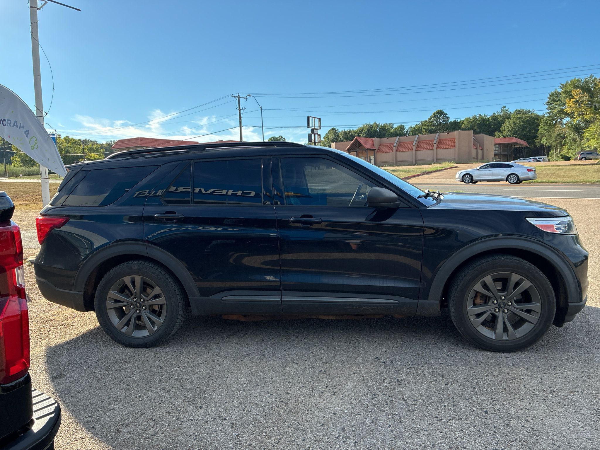 Used 2021 Ford Explorer XLT w/ Equipment Group 202A RWD image 34