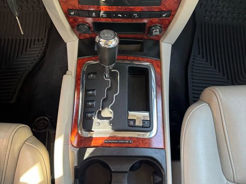 Used 2006 Jeep Commander Limited w/ Trailer Tow Group IV image 24