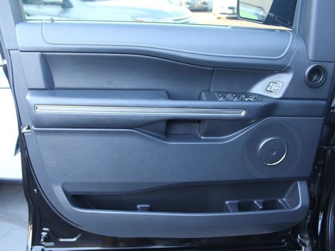 Used 2022 Ford Expedition XLT AWD/4WD image 19