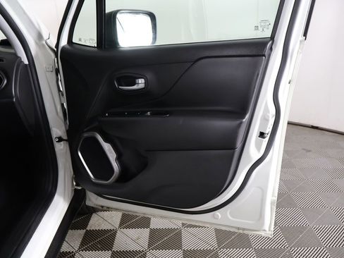 Used 2022 Jeep Renegade Latitude w/ Convenience Group AWD/4WD image 22