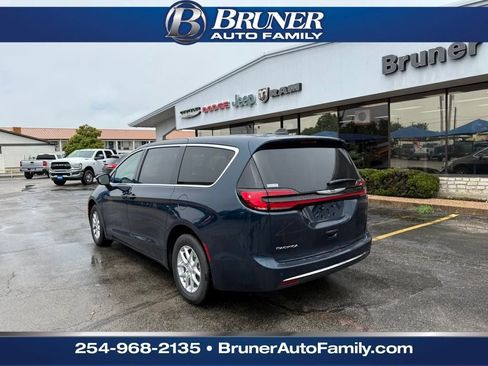 New 2025 Chrysler Pacifica Select image 7
