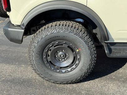 New 2025 Ford Bronco Outer Banks w/ Sasquatch Package