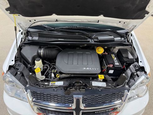 Used 2018 Dodge Grand Caravan SE w/ UConnect Hands-Free Group image 57